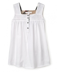 In crisp cotton, this Burberry top for girls lends simplistic chic on a youthful silhouette.