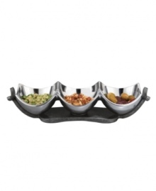 Set or simply decorate the table with the ultra-modern Anvil condiment bowl from Nambe's collection of serveware and serving dishes. A sculptural, iron-finished base cradles contoured silvertone alloy in this innovative Neil Cohen design.