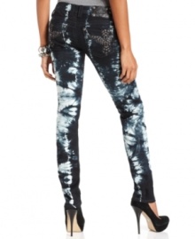 A bold tie-dye wash and rhinestone & stud embellishments make these Miss Me skinny jeans perfect for a rock-chic look!