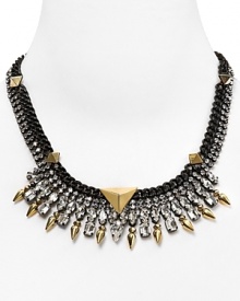 Get on edge with this spiked collar necklace from Juicy Couture. Equal parts pretty and punk, it features a chunky chain and bold spike detailing.