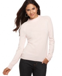 So-soft knit in feminine colors is what this Mercer Street sweater is all about. Pair it with dark jeans for a look that's a cold-weather must!