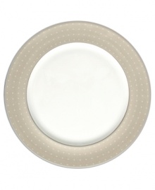 Add earthy charm to the rest of the Étoile Platinum collection of dinnerware and dishes with this soft tan charger plate inspired by Monique Lhullier's favorite evening gown silks. In pearlescent china with glossy raised dots and fine stitch-like detail.