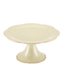 With fanciful beading and a feminine shape, this Lenox French Perle cake stand has an irresistibly old-fashioned sensibility. Hardwearing stoneware is dishwasher safe and, in a soft pistachio hue with antiqued trim, a graceful addition to dessert. Qualifies for Rebate