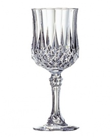 A fine vintage. Reminiscent of the most ornate jewelry of the Gilded Age, this set of Diamax wine glasses is cut in crystal-clear glass with popular Longchamps glassware styling.