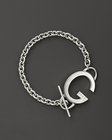 A bold sterling silver G finishes this sleek chain bracelet.