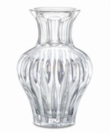 Classic milk-jug shaping with a vertical wedge-cut design, give this 10 lead crystal vase a contemporary appeal.