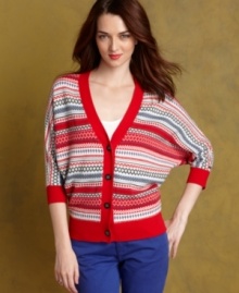 A pretty Fair Isle knit pattern brings this Tommy Hilfiger cardigan to life. Pair it with skinny, bright jeans for a fashion-forward ensemble.