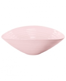 Celebrated chef and writer Sophie Conran introduces dinnerware designed for every step of the meal, from oven to table. A ribbed texture gives this pink Portmeirion salad bowl the charm of traditional hand-thrown pottery.