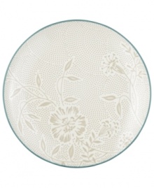 A fresh twist on a Noritake favorite, the Colorwave Turquoise Bloom salad plate offers the same sleek style and durability as the original dinnerware pattern but with a pretty floral print.