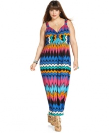 Add a vibrant twist to your look with Spense's sleeveless plus size maxi dress, featuring a knotted front-- it's super-cute for the season!