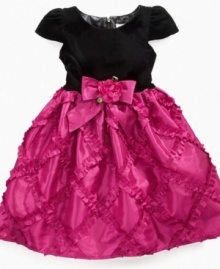 Sweet Heart Rose gives your little girl a party dress that would do any princess proud-complete with velvet bodice and a fairy-tale full skirt over a tulle petticoat.