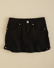 The Beverly skort presents the class short/skirt hybrid in classic jean style and a rich, deep rinse.