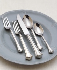 The Reed & Barton Manor House flatware collection offers a stately and graceful design suitable for quiet inn on the English countryside -- and your own dining room. Includes a tablespoon, pierced tablespoon, butter knife and sugar spoon.