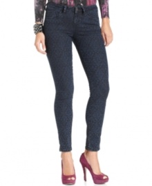 An allover baroque-style print makes these GUESS skinny jeggings a must-have for the fall season!