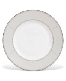 Inspired by the chic London neighborhood, the Waterford Sloane Square accent salad plate is as chic and simple as its namesake, featuring a wide band of gray mica with a quadrant design along the border.