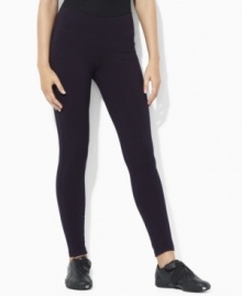 Lauren Ralph Lauren's essential legging is crafted in comfortable stretch cotton for a sleek, body-conscious silhouette and maximum ease of movement.