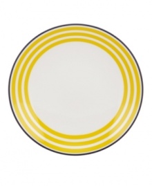 Like sunshine to the nautical Wickford pattern, Sea Cliffs Stripe tidbit plates brighten your kate spade new york dinnerware collection with bands of cheery yellow on white bone china.