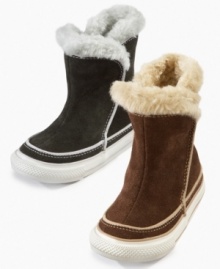 They'll love pulling on these cozy boots from Converse, with comfy fleece to keep little toes warm.