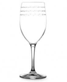 Inspired by the renowned bridal designs of Monique Lhuillier, this fun yet classic stemware collection features a beautiful etched rim of three beaded lines, resembling the sparkling traces left over from a shooting star.