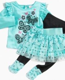 Keep your little starlet at the center of attention with this frilly shirt, legging and skirt 3-piece set from Nannette.