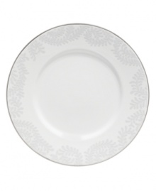 With a modern white-on-white pattern in durable bone china, the Trailing Vines accent plates by Vera Wang promise a lifetime of exquisite dining. Trimmed in polished platinum.