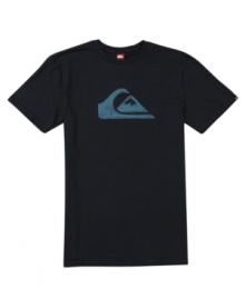 Let the wave catch you. This logo tee from Quiksilver will be your casual uniform.