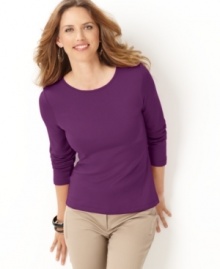 This tee from Charter Club's collection of petite apparel is a wardrobe essential -- stock up on the full spectrum of colors for easy ensemble options. (Clearance)