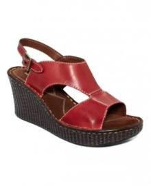 Hush Puppies' Danube sling sandals feature a woven wedge heel and slip on effortlessly for easy stylish comfort.