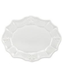 Embossed with the iconic lily, the Fleur de Lys serving platter from Portmeirion sets tables in the French tradition. Classic, scalloped stoneware in cool gray lends distinct old-world elegance to everyday dining.