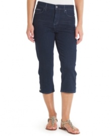 These easy Levi's capris feature a stretchy fabric blend that hugs you in all the right places. The cropped leg is super springy too!