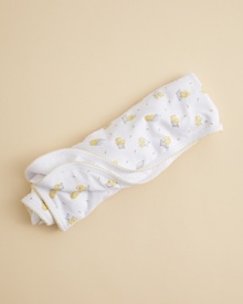 This soft cotton blanket is crafted with care to give your newborn a heavenly way to nap the day away.