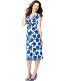 Brightly printed blooms make Evan Picone's petite dress a cheerful choice for your spring or summer occasions!