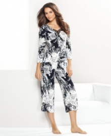 Black and white paisley keeps things interesting. Linea Donatella's Emmaline pajamas feature a v-neck top with 3/4 length sleeves and capri length pants.