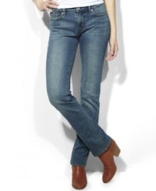 Master chill style in these five-pockets petite jeans from Levi's that pairs skinny leg design with a cool fade!