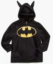 Be the cool caped crusader – he can become the Dark Knight with this Batman zip-front hoodie and cape.