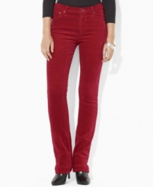 Rendered in luxuriously smooth stretch corduroy, Lauren Jeans Co.'s classic straight-leg pant exudes iconic style.