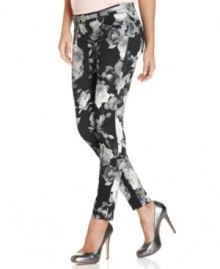 An eye-pleasing floral print and slimming skinny silhouette make these petite jeans from Seven7 a real crowd pleaser!