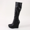 This cleanly styled pull-on boot is fashioned with a stretchy shaft for a perfect fit.