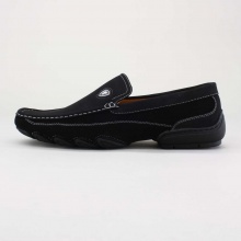 Let your look go the extra mile with these men's driving mocassins.