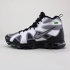 The Men's Nike Air Max Griffey Fury is the definition of remix. This version of the Air Max Griffey is a fly, new version of the Air Diamond Fury mixed with the iconic look of the Air Max Griffey.