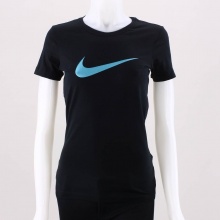 Get back to basics in the Nike Swoosh Women's T-Shirt, a design that puts the iconic logo out there, bold and simple.