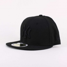 The six panel contruction of this youth fitted hat resembles the authentic on field version that the pros wear. Features an embroidered Yankees logo on front and MLB logo on back. Youth Fitted. Imported.