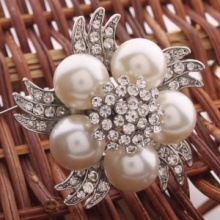 Pearl Colored Bead Rhinestone Brooch Pin White. Christmas Shopping, 4% off plus free Christmas Stocking and Christmas Hat!