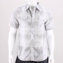 Stay looking crisp and fresh in this men's short sleeved button down shirt.