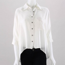 Secure your look with this oversided blouse.