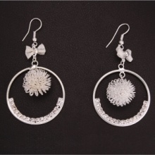 Silver Winter Snowflake Ring Drop Earrings. Christmas Shopping, 4% off plus free Christmas Stocking and Christmas Hat!