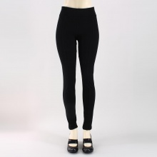 Simple yet stylish, these women's leggings have a comfortable stretch fit that's great for workouts or just wandering around.