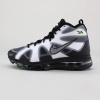 The GS Boys' Nike Air Max Griffey Fury is the definition of remix. This version of the Air Max Griffey is a fly, new version of the Air Diamond Fury mixed with the iconic look of the Air Max Griffey.