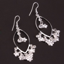 Korean Fashion Flowers Bead Dangle Earrings. Christmas Shopping, 4% off plus free Christmas Stocking and Christmas Hat!