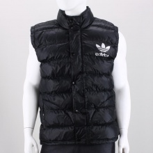 A seminal retro style remixed for a new legion of well-dressed tastemakers. This adicolor Vest takes the cut lines from the iconic adidas Colorado Track Top and creates something fresh for your cool-weather wardrobe. Features two set-in pockets and a button front opening.